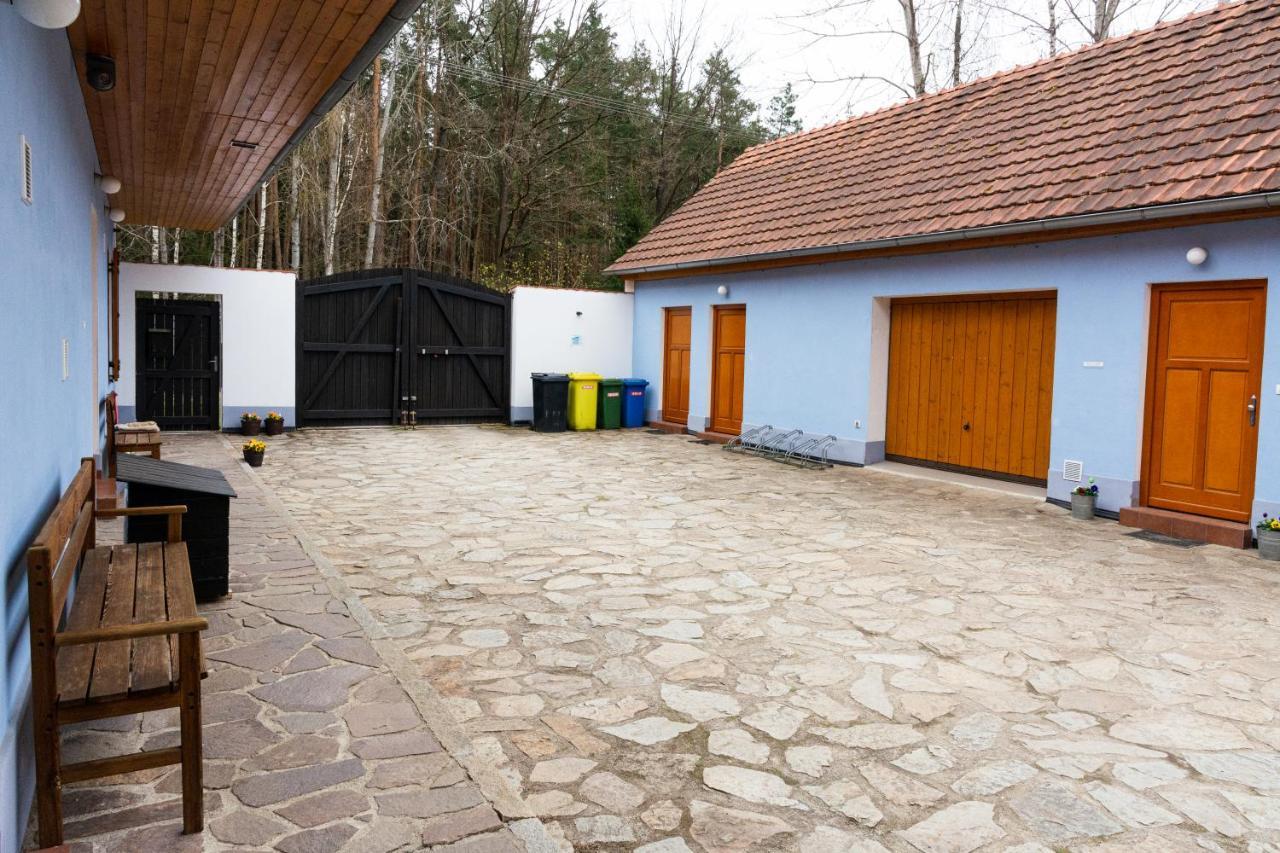 U Hájovny Vlkov