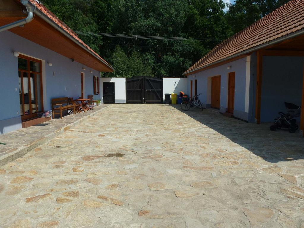 U Hájovny Vlkov